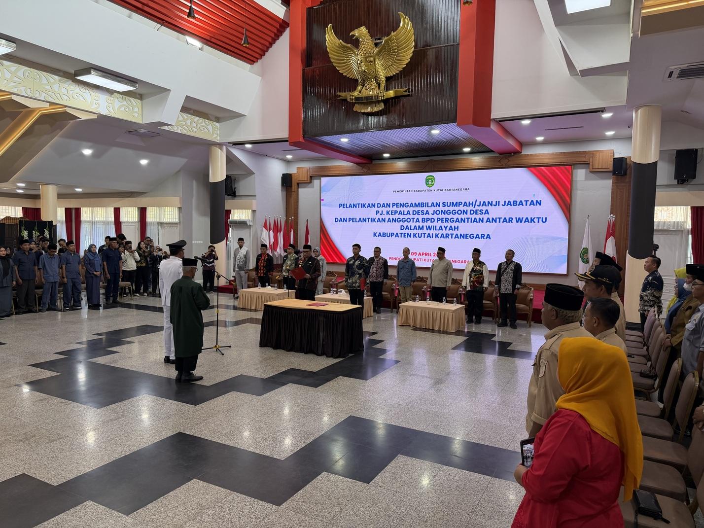 20260409_Indra-Hermawan-Dilantik-sebagai-PJ-Kepala-Desa-Jonggon-Desa.jpg