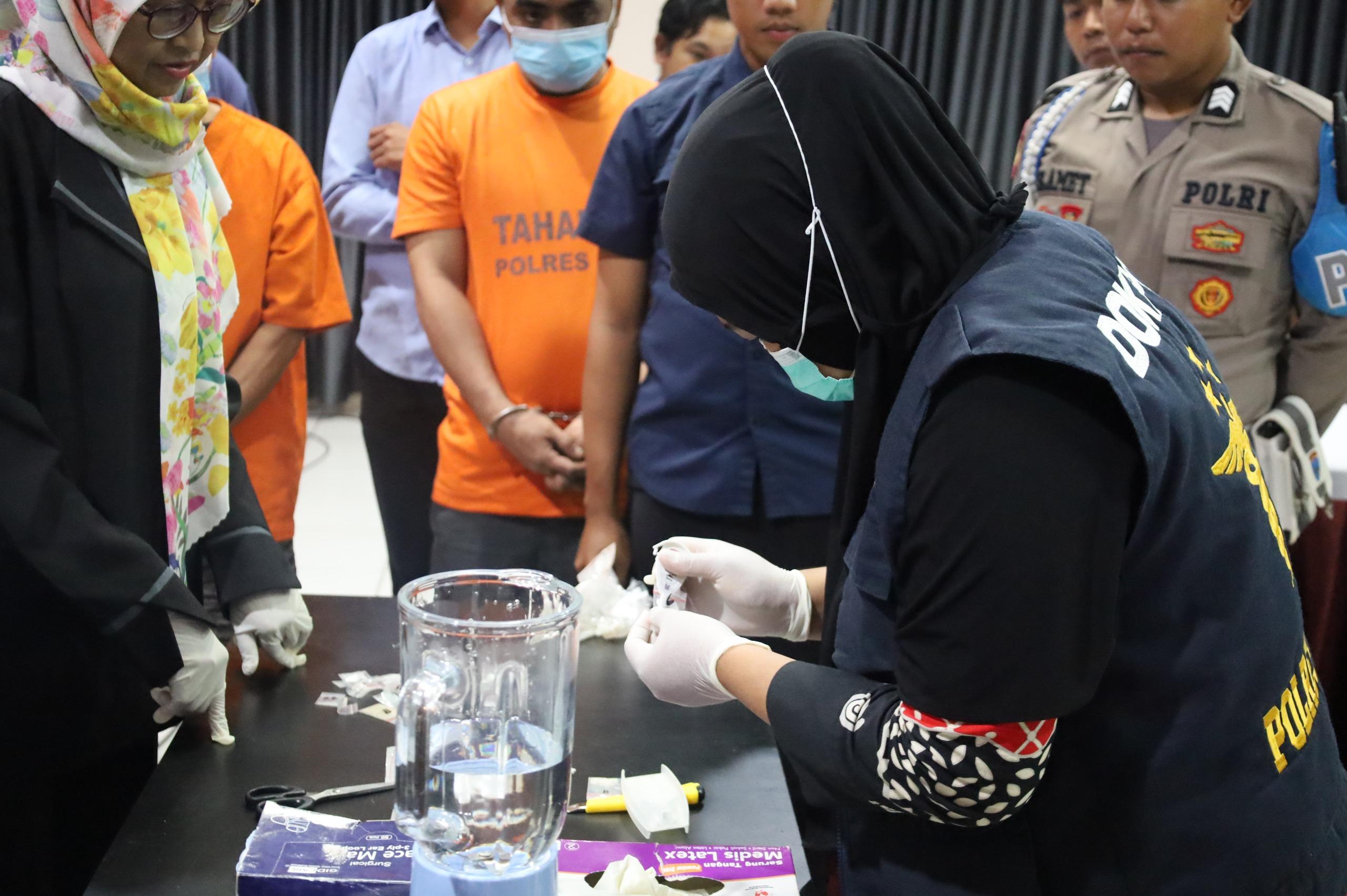 2026040_Polres-PPU-Musnahkan-Barang-Haram-15-Gram.jpg