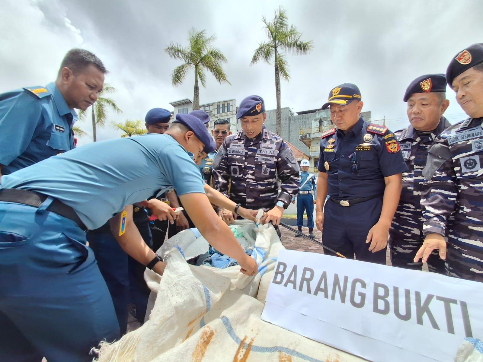 20260413_Penyelundupan-11-karung-ballpress-di-Tarakan-berhasil-digagalkan-TNI-AL.jpg