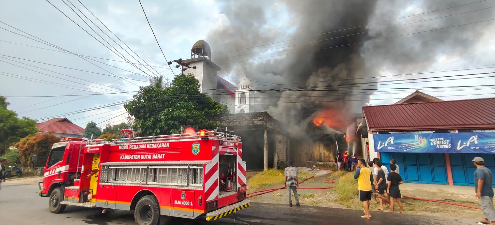20260418_Rumah-warga-di-Melak-Ulu-Kutai-Barat-ludes-terbakar-diduga-akibat-korsleting-listrik.jpg