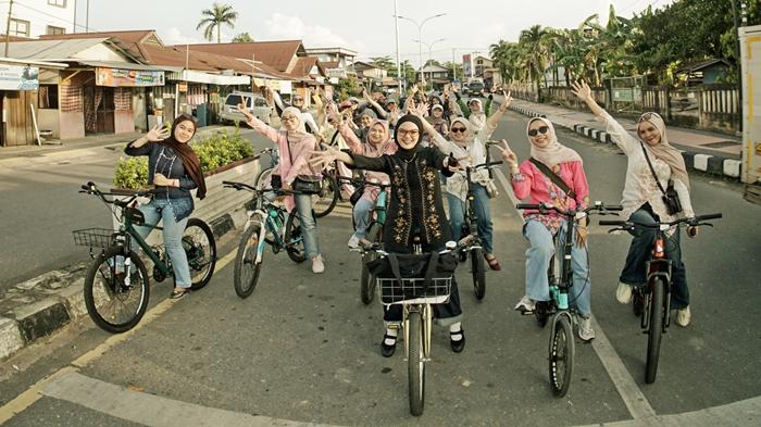 20260420_Bersepeda-Wanita-Berau.jpg