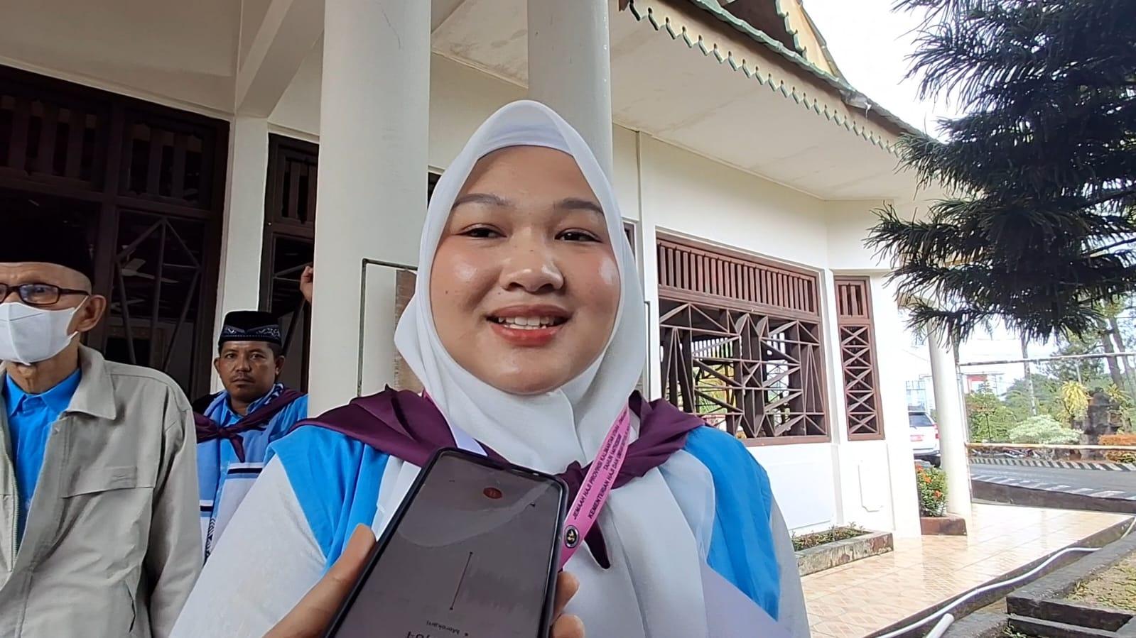 Gantikan Almarhumah Ibu, Azizah Nur Bawa Amanah Panjatkan Doa Orangtua di Tanah Suci