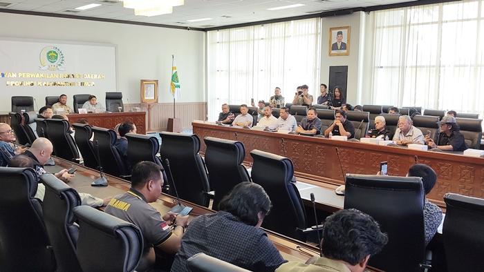 Aliansi Perjuangan Masyarakat Kaltim Audiensi Dengan Pimpinan Dewan, Desak Hak Angket 
