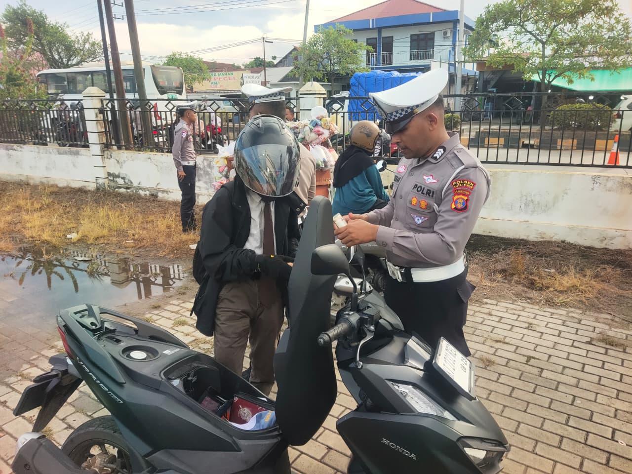 Operasi 21 Gabungan di Jalan Yos Sudarso, Satlantas Polres Kutim Sita 22 STNK dan 5 SIM