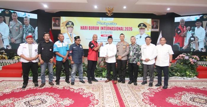 Buruh di Balikpapan Desak Penghapusan Outsourcing di Hadapan Walikota Rahmad Mas'ud