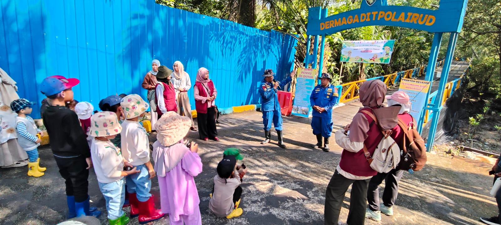 Ditpolairud Polda Kaltim Edukasi Kids Club Balikpapan tentang Mangrove dan Peralatan SAR