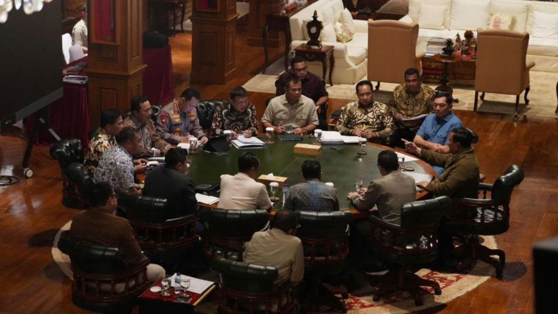 20260503_Prabowo-kumpulkan-menteri.jpg