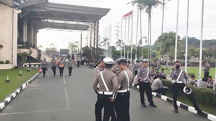 BREAKING NEWS: Situasi DPRD Kaltim Jelang Aksi 214 Jilid 2, Kerahkan 980 Personel Gabungan