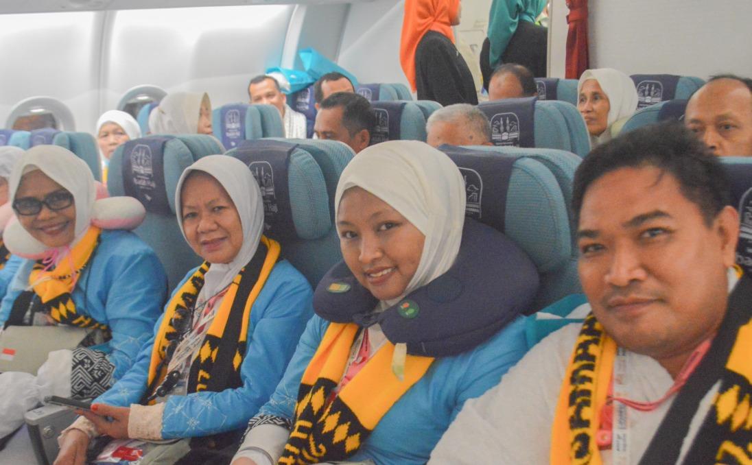 Pakai Airbus A330-900neo, Garuda Indonesia Bawa Jemaah Haji Sulteng dari Balikpapan