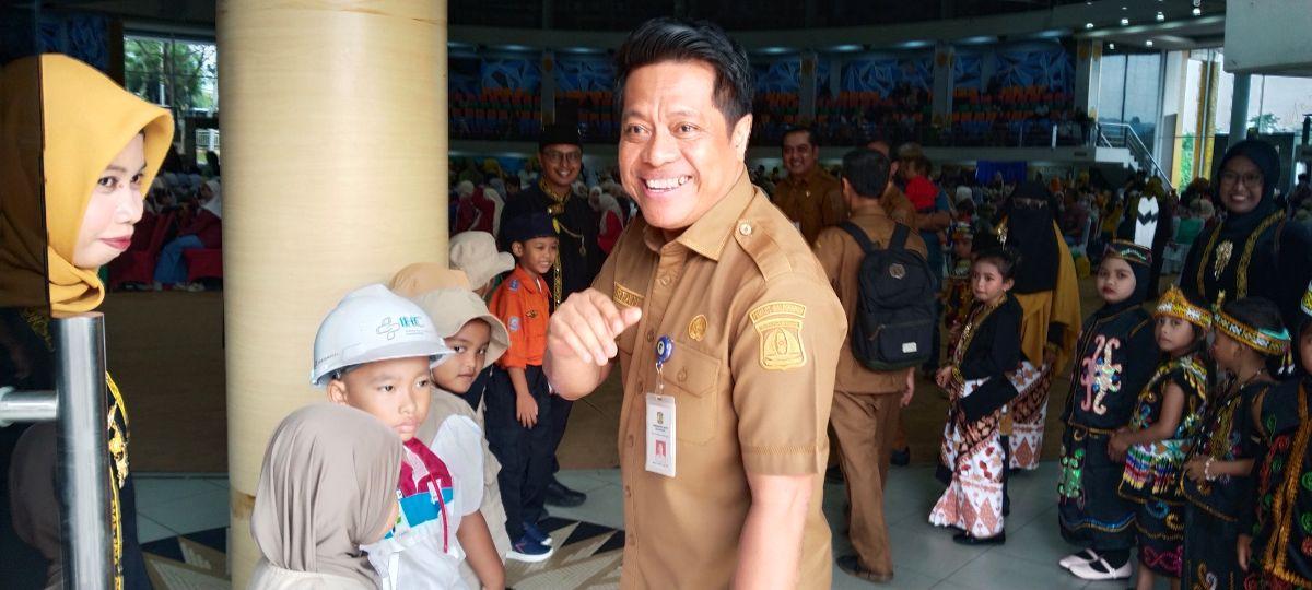 20260519_Kepala-Disdikbud-Balikpapan-Irfan-Taufik-saat-menghadiri-acara-Pentas-Seni-PAUD.jpg