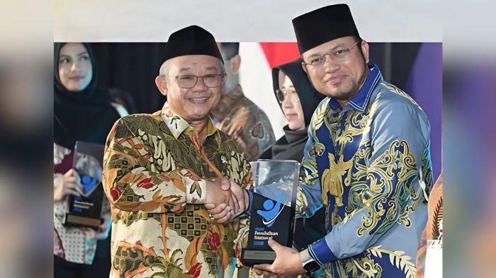 20260527_Gubernur-Kaltim-Rudy-Masud-Terima-Penghargaan.jpg
