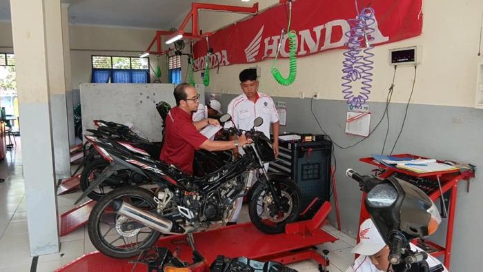 Astra Motor Kaltim 1 Berikan Refreshment Kurikulum ke SMK Negeri 6 Balikpapan