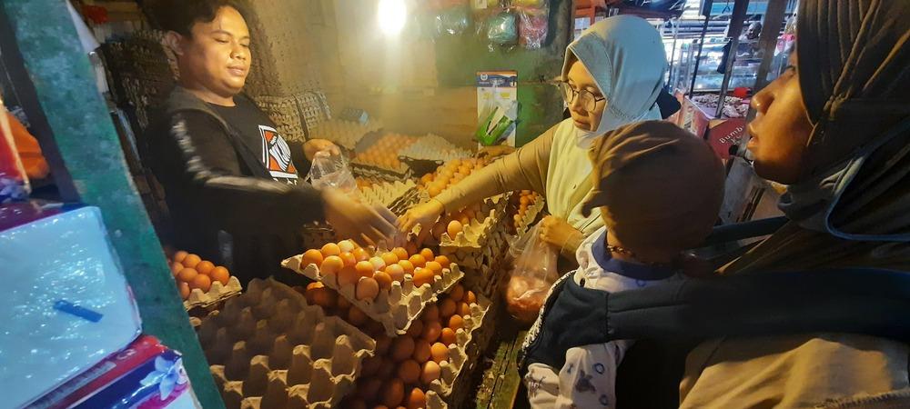 20260608_Pedagang-Warung-Pasar-Harga-Sembako-Telur.jpg