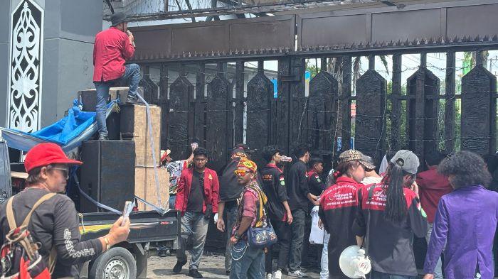 20260610_Aliansi-Rakyat-Kaltim-Kepung-Gedung-DPRD-Kaltim.jpg