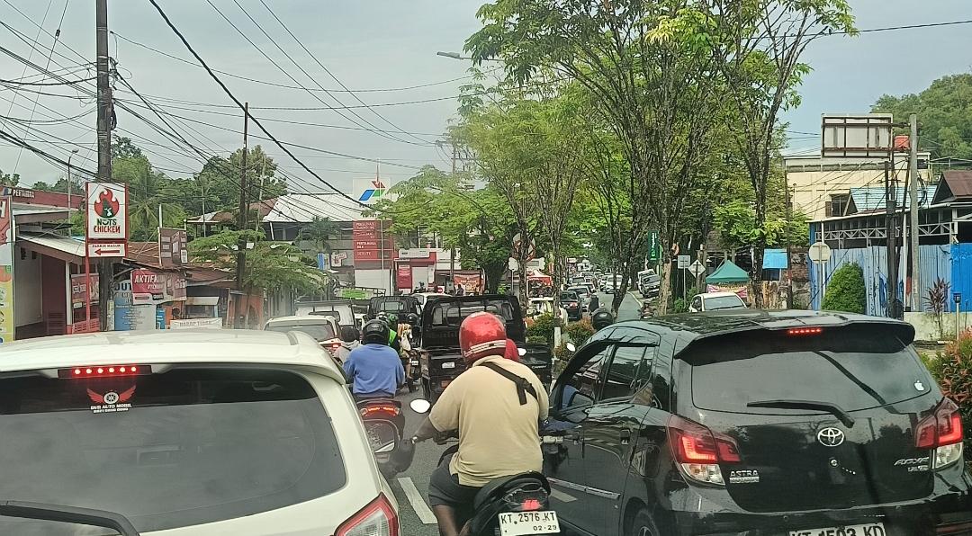 20260617_Kemacetan-di-Balikpapan-Akibat-Antrean-BBM-SPBU.jpg