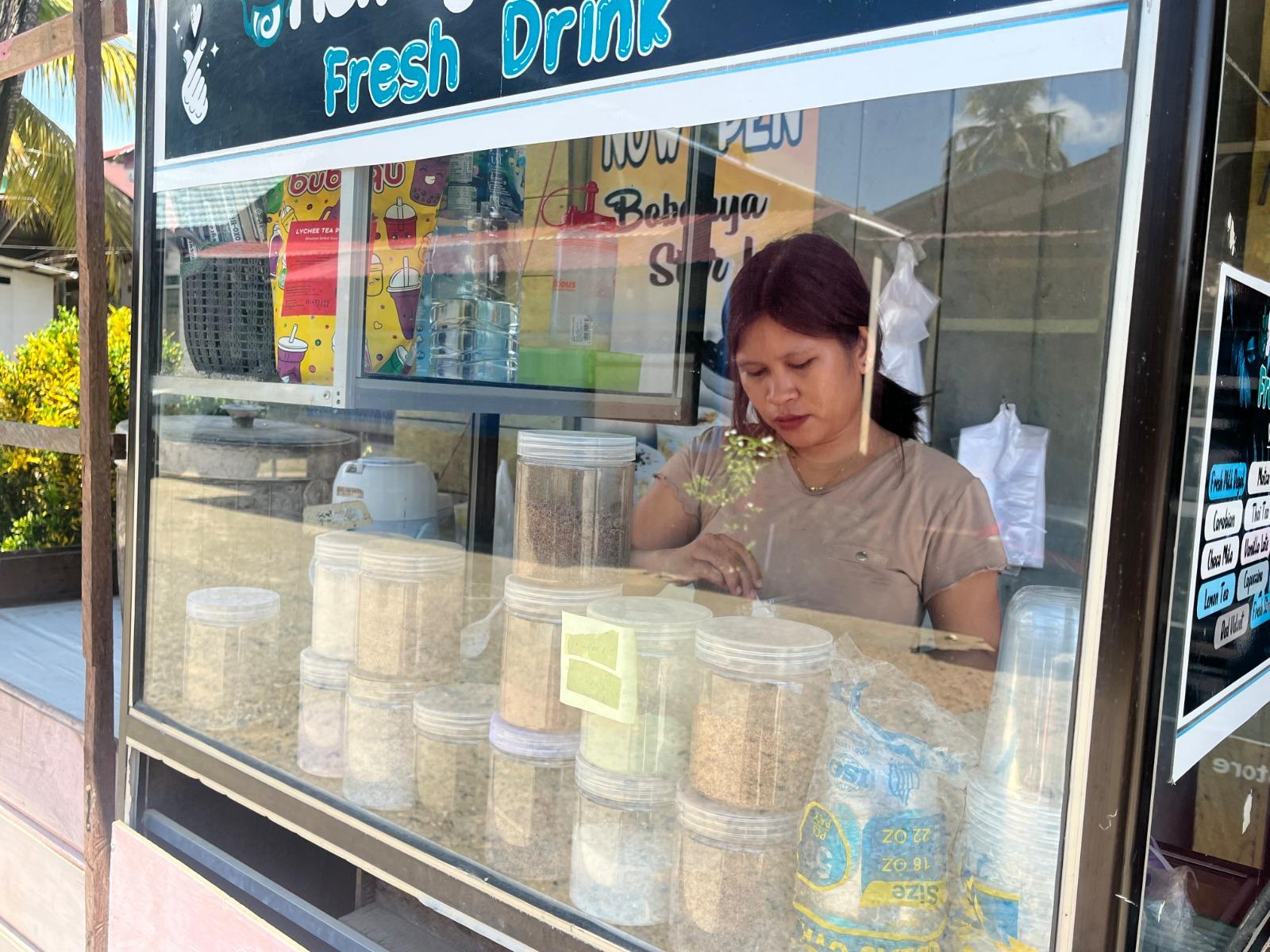 Alasan Pedagang Minuman di Ujoh Bilang Mahulu tak Persoalkan Kenaikan Harga Operasional - Tribunkaltim.co