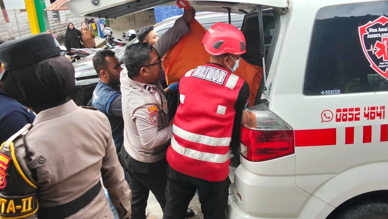 Detik-Detik Penemuan Jenazah Pria di Pinggir Jalan Balikpapan, Brimob Amankan Lokasi - Tribunkaltim.co