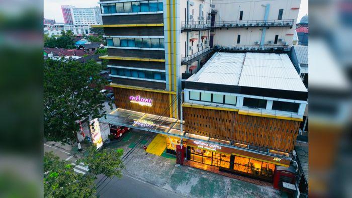 Demam Pesta Bola Melanda Balikpapan, Midtown Coffee Jadi Spot Nobar Paling Favorit! - Tribunkaltim.co