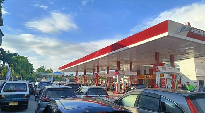 Dampak Kenaikan Pertamax, Warga Balikpapan Rela Antre Berjam-jam di SPBU Demi Dapatkan Pertalite - Tribunkaltim.co