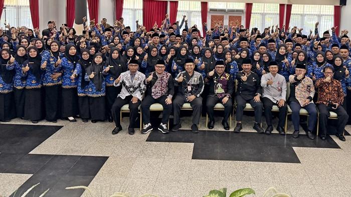 Bupati Kukar Aulia Rahman Basri Lantik 127 Kepala Sekolah, Masih Ada 80 Jabatan yang Kosong - Tribunkaltim.co