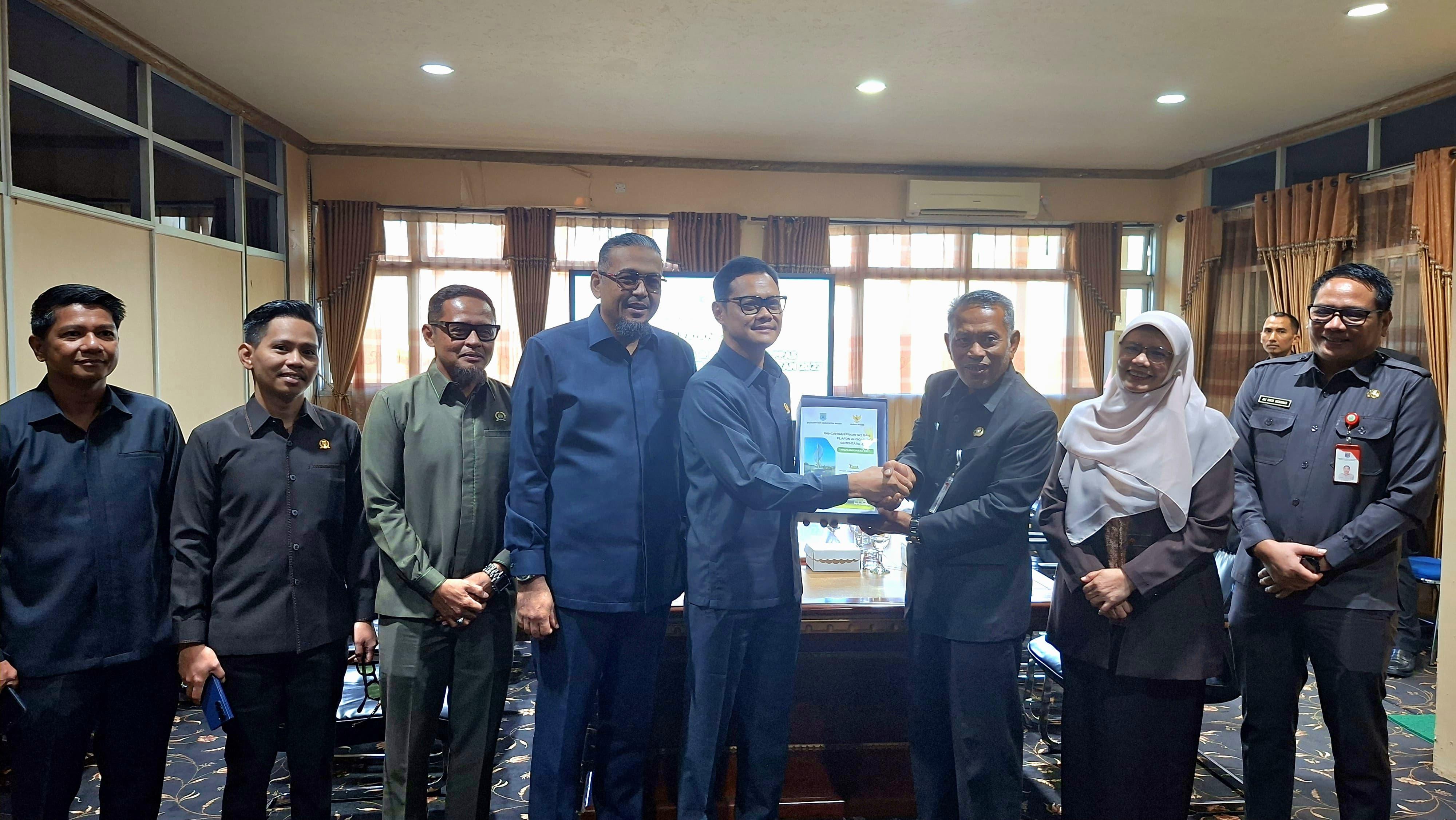 Ketua DPRD Paser Ingatkan TAPD Susun Dokumen KUA-PPAS Berorientasi Kepentingan Masyarakat - Tribunkaltim.co
