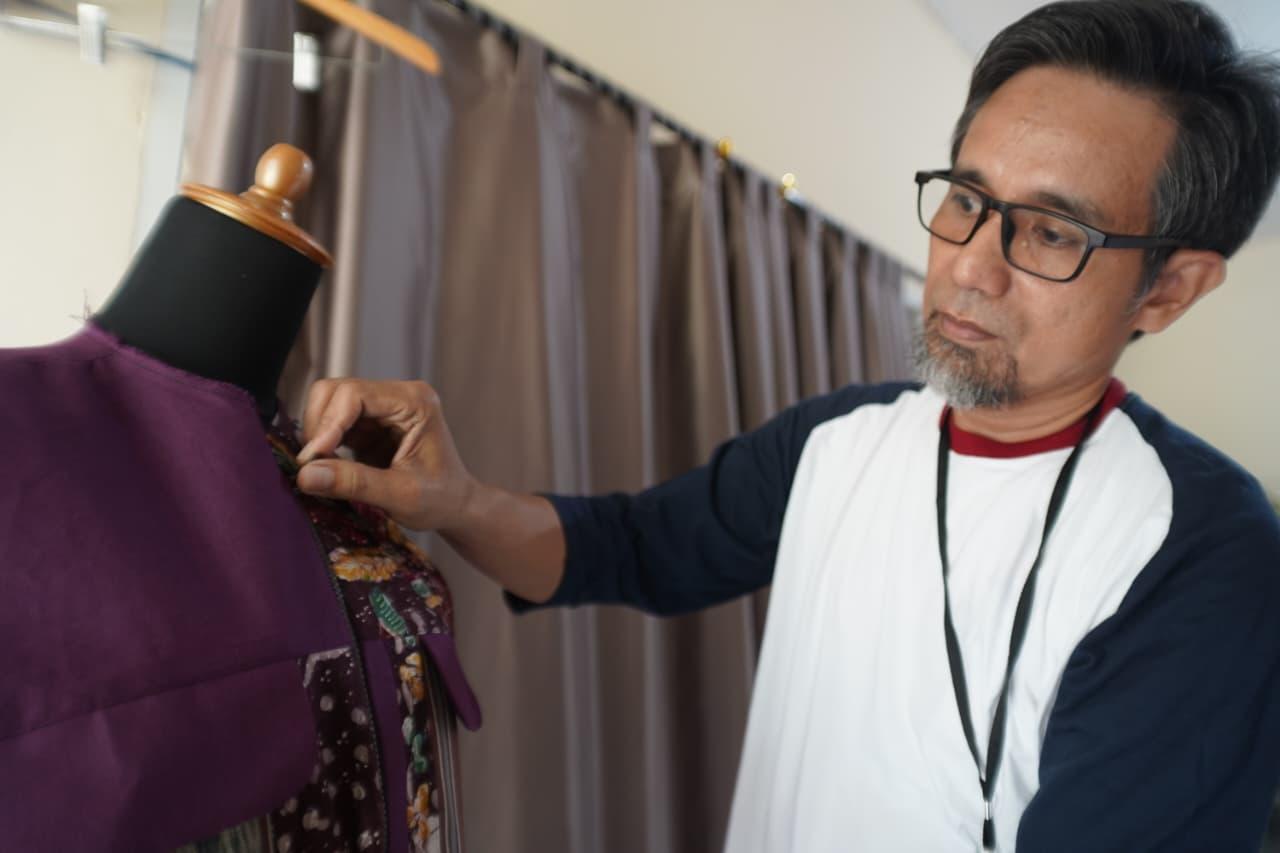 Kisah Inspiratif Penjahit di Balikpapan, Membeli Rumah dari Zakat Produktif - Tribunkaltim.co