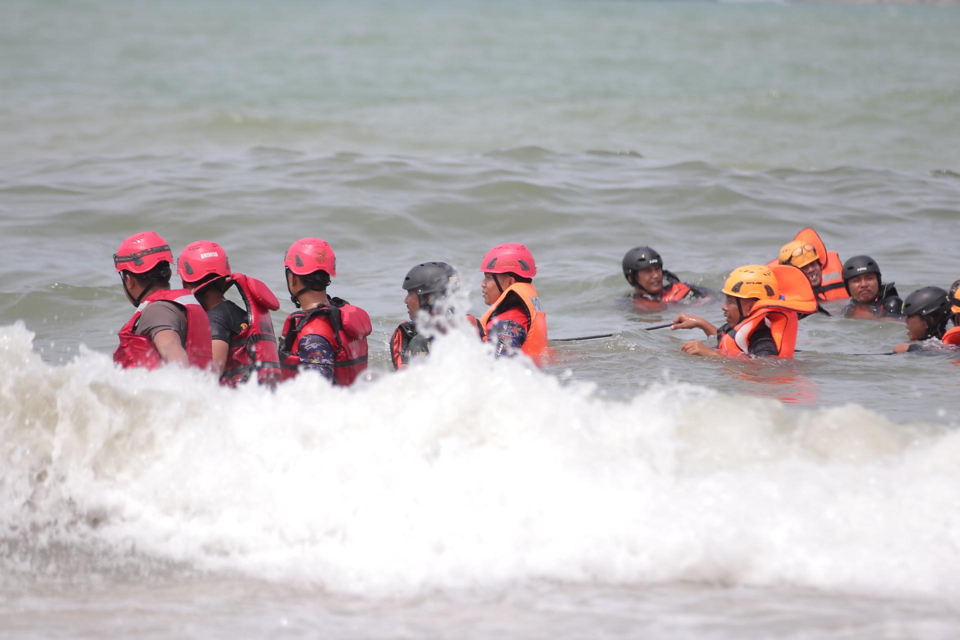 Update Pencarian Bocah Tenggelam di Pantai Kemala Balikpapan, Tim SAR Terkendala Gelombang Tinggi - Tribunkaltim.co