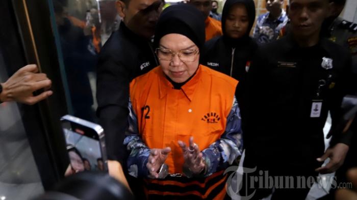 Bupati Sukoharjo Etik Suryani Jadi Tersangka lalu Ditahan, Sekda Keluar dari Gedung KPK dan Pulang - Tribunkaltim.co