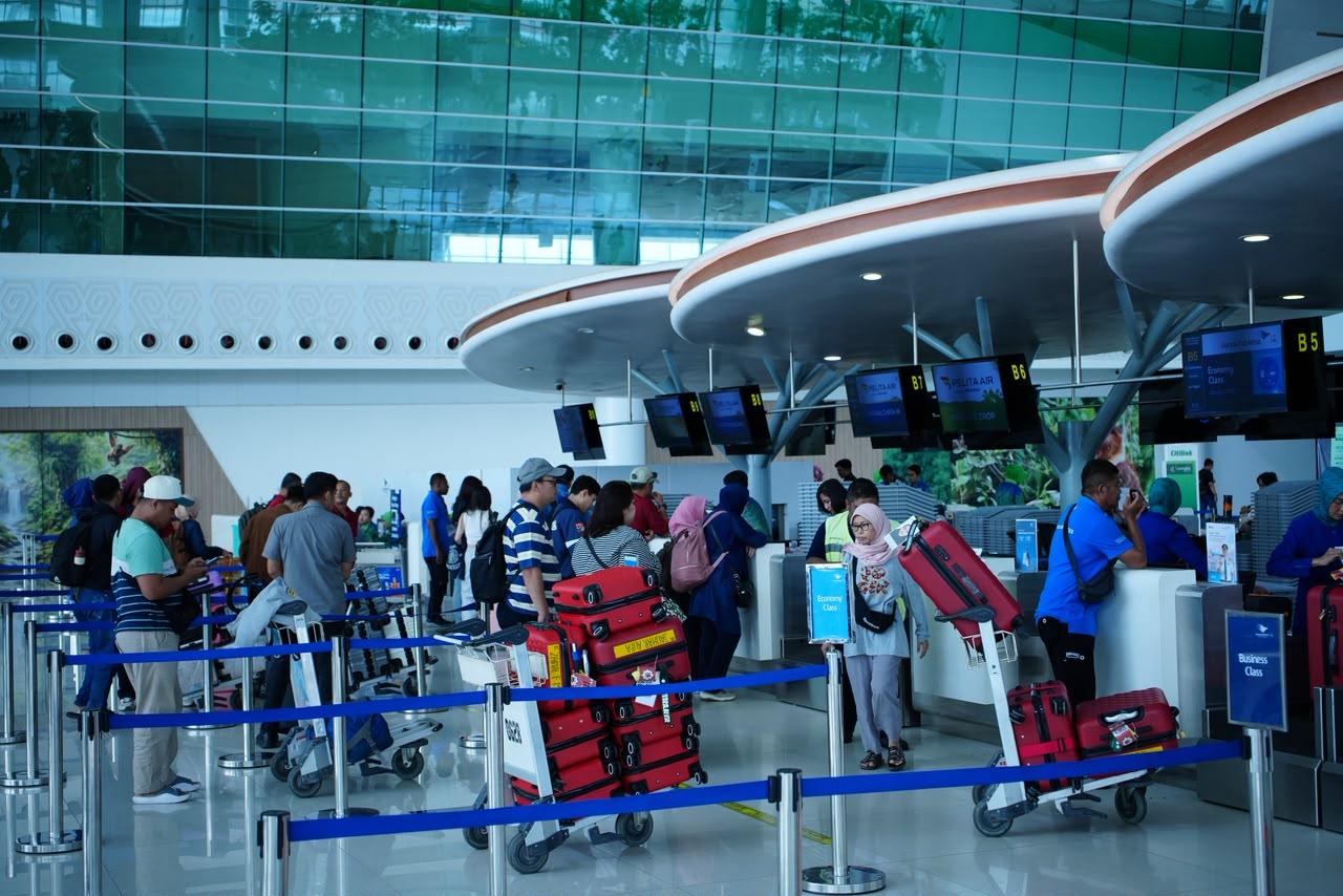 2,39 Juta Penumpang Gunakan Bandara SAMS Sepinggan Balikpapan pada Semester I 2026 - Tribunkaltim.co