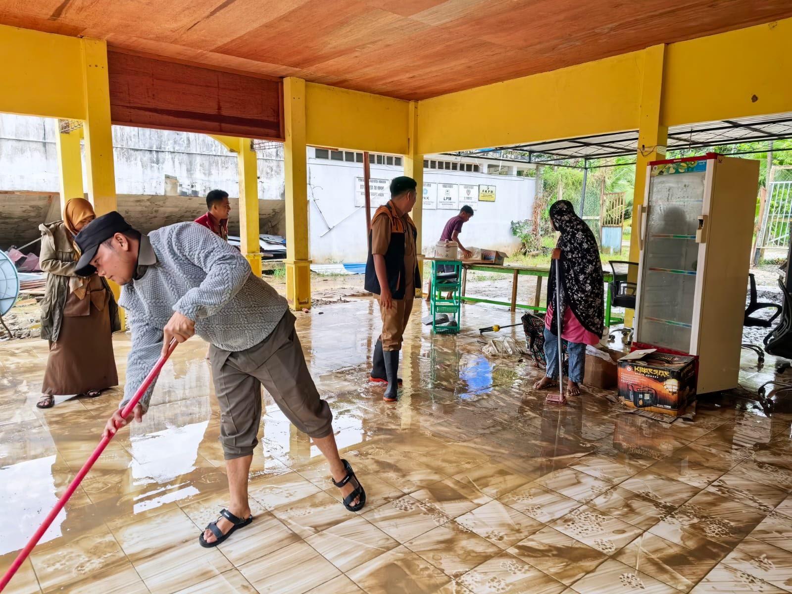 Curah Hujan Tinggi Picu Banjir di Sebatik Tengah, Sekolah, Puskesmas, hingga Kantor Desa Terendam - Tribunkaltim.co