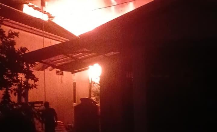 BREAKING NEWS: Api Mengamuk di Pelita 3 Sambutan Samarinda, Rumah Kayu Ludes Terbakar - Tribunkaltim.co