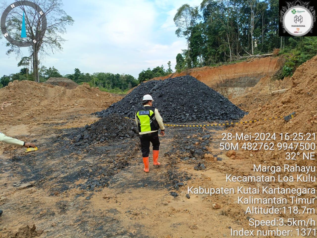 2040530-Aktivitas-tambang-batu-bara-ilegal.jpg