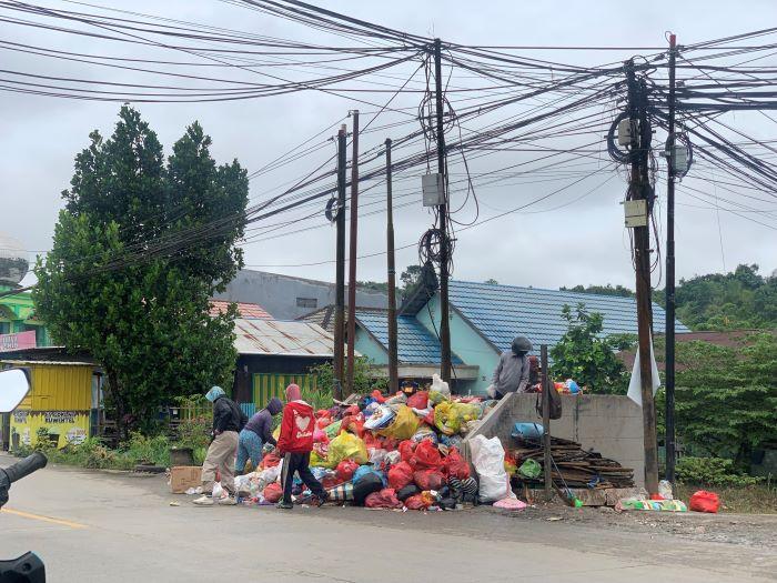 24062025-Sampah-menumpuk-di-Kota-Samarinda.jpg
