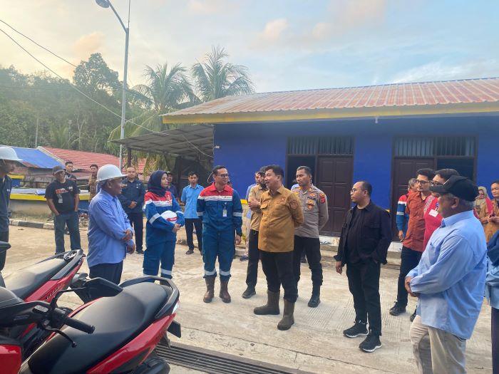 25062025-Sekda-Kukar-Sunggono-tinjau-lokasi-semburan-lumpur-di-Sangasanga.jpg