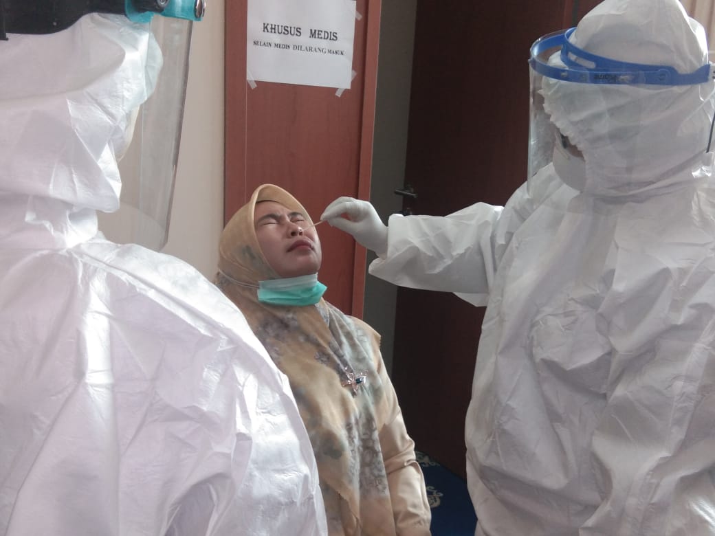 Lawan Pandemi Corona di Kutai Timur, 30 Staf dan Anggota DPRD Kutim Jalani Tes Swab Gratis