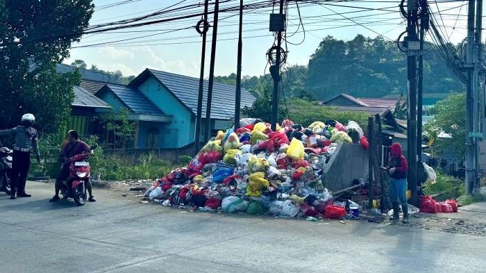 31072025-Tumpukan-sampah-di-Samarinda.jpg