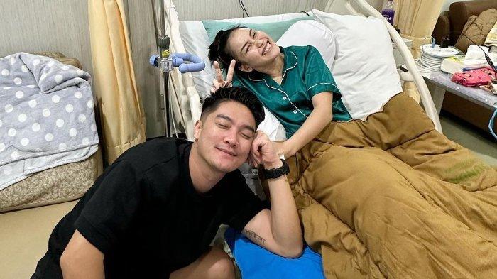 Ayu Ting Ting Sakit dan Dijenguk Boy William, Disebut Serasi hingga Didoakan Berjodoh