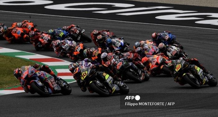 Aksi-para-pembalap-MotoGP-2022-Saks.jpg