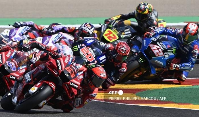 Aksi-para-pembalap-di-MotoGP-2022-Jadwal-MotoGP-Je.jpg