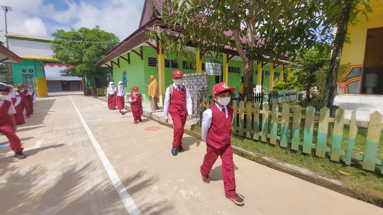 Anak-anak-sekolah-dasar-di-Kecamatan-Sangatta-Utara-Kabupaten-Kutai-Timur.jpg