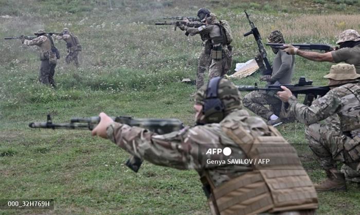 Anggota-baru-batalion-sukarelawan-Dzhokhar-Dudayev-Ch.jpg