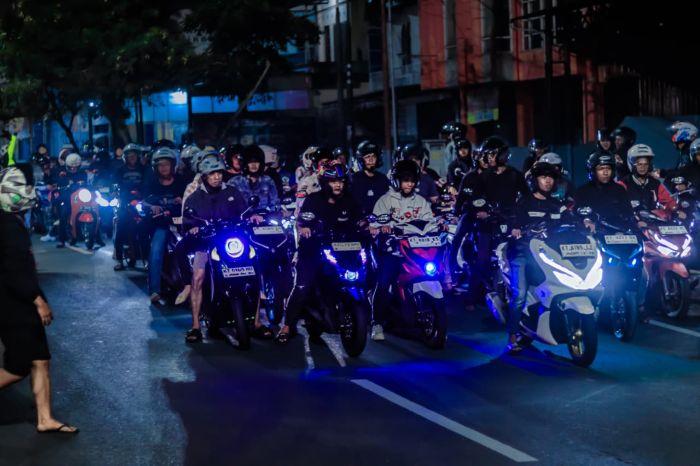 Astra-Motor-Kaltim-1-Gelar-Night-Ride-All-Matic-Satukan-89-Bikers-Jelajahi-Kota-Balikpapan.jpg