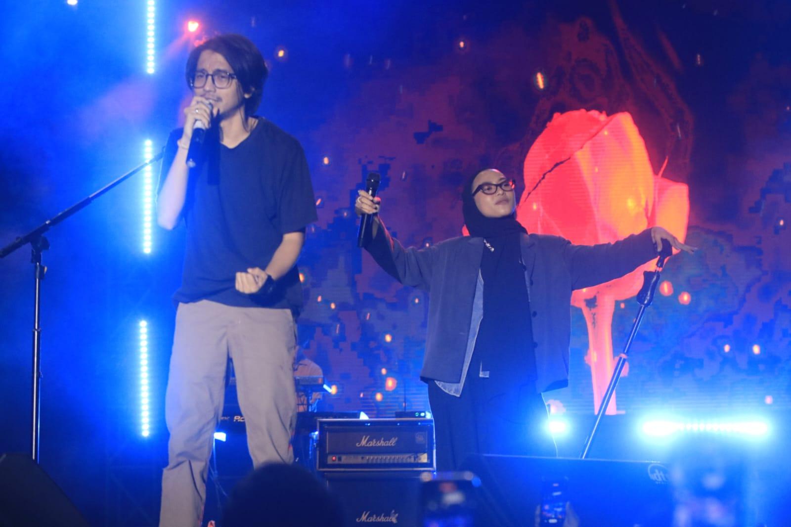 Konser Collabonation Tour IM3 Dihadiri Ribuan Penonton Sinyal Tetap Lancar - Fiersa-Besari-Duet-Feby-Putri-0.jpg