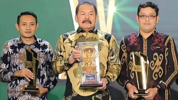 Kasi-PB3R-Kejari-Kubar-Saepul-Uyun-Sujati-paling-kiri.jpg