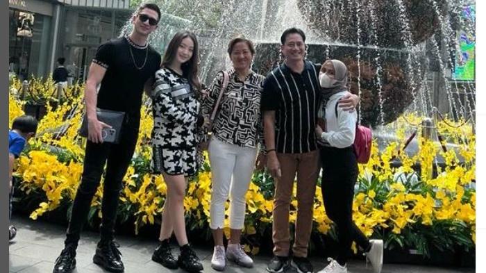 Kebersamaan-Natasha-Willona-dengan-keluarga-Verrell-Bramasta.jpg