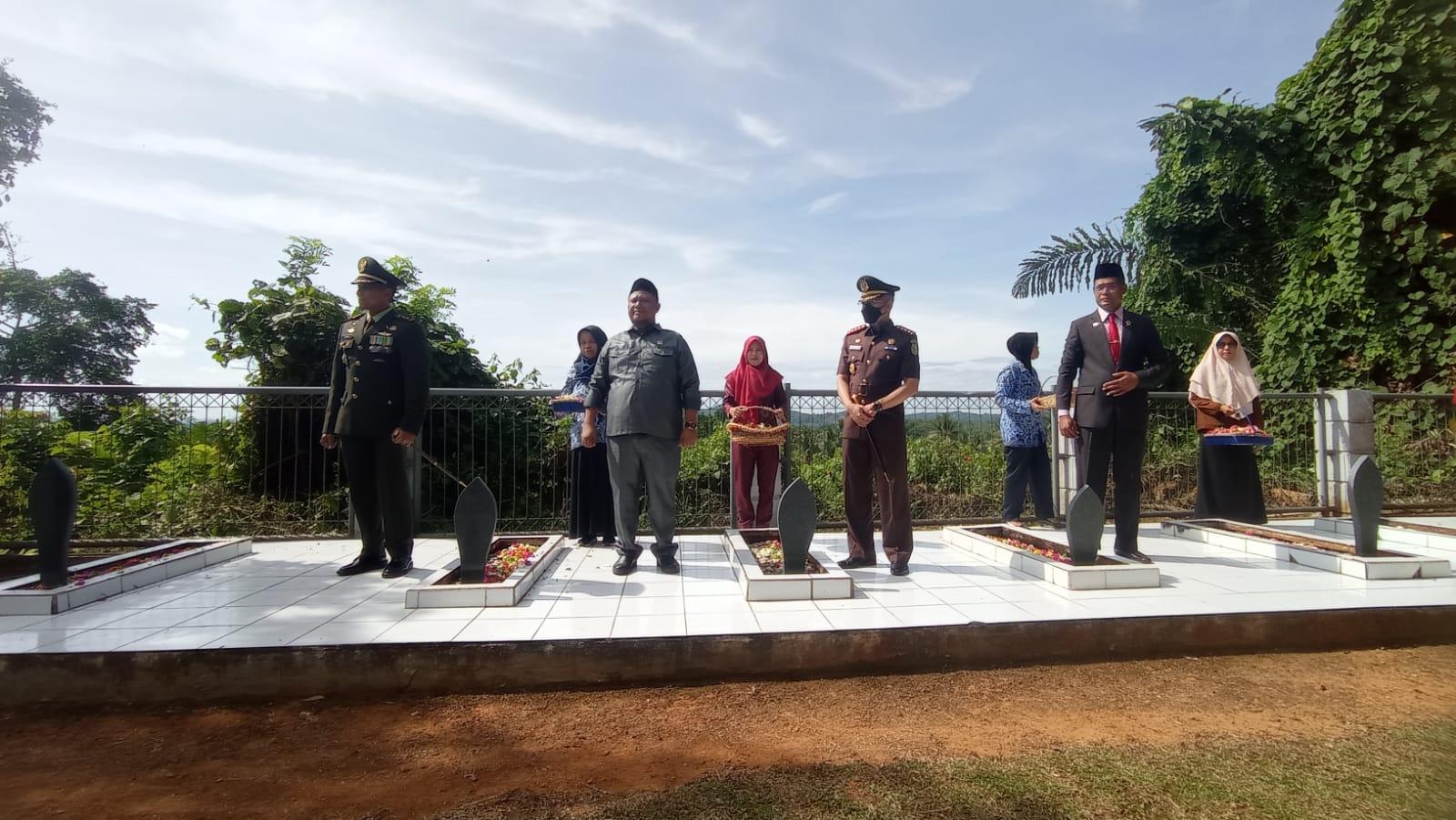 Ikut Ziarah dan Tabur Bunga, Ini Pesan Ketua DPRD Kukar di Hari Pahlawan 10 November