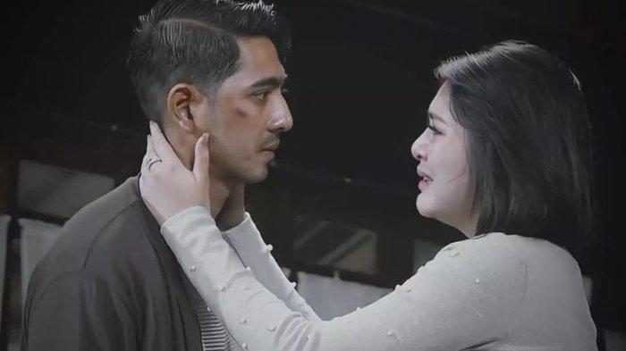 Kolase-foto-Deva-Mahenra-dan-Arya-Saloka-bersama-Amanda-Manopo-2.jpg