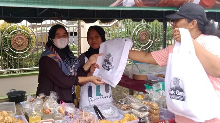Mak-Ganjar-Kaltin-saat-menggelar-Pasar-Ramadan-di-Kabupaten-Kutai-Kartanegara.jpg