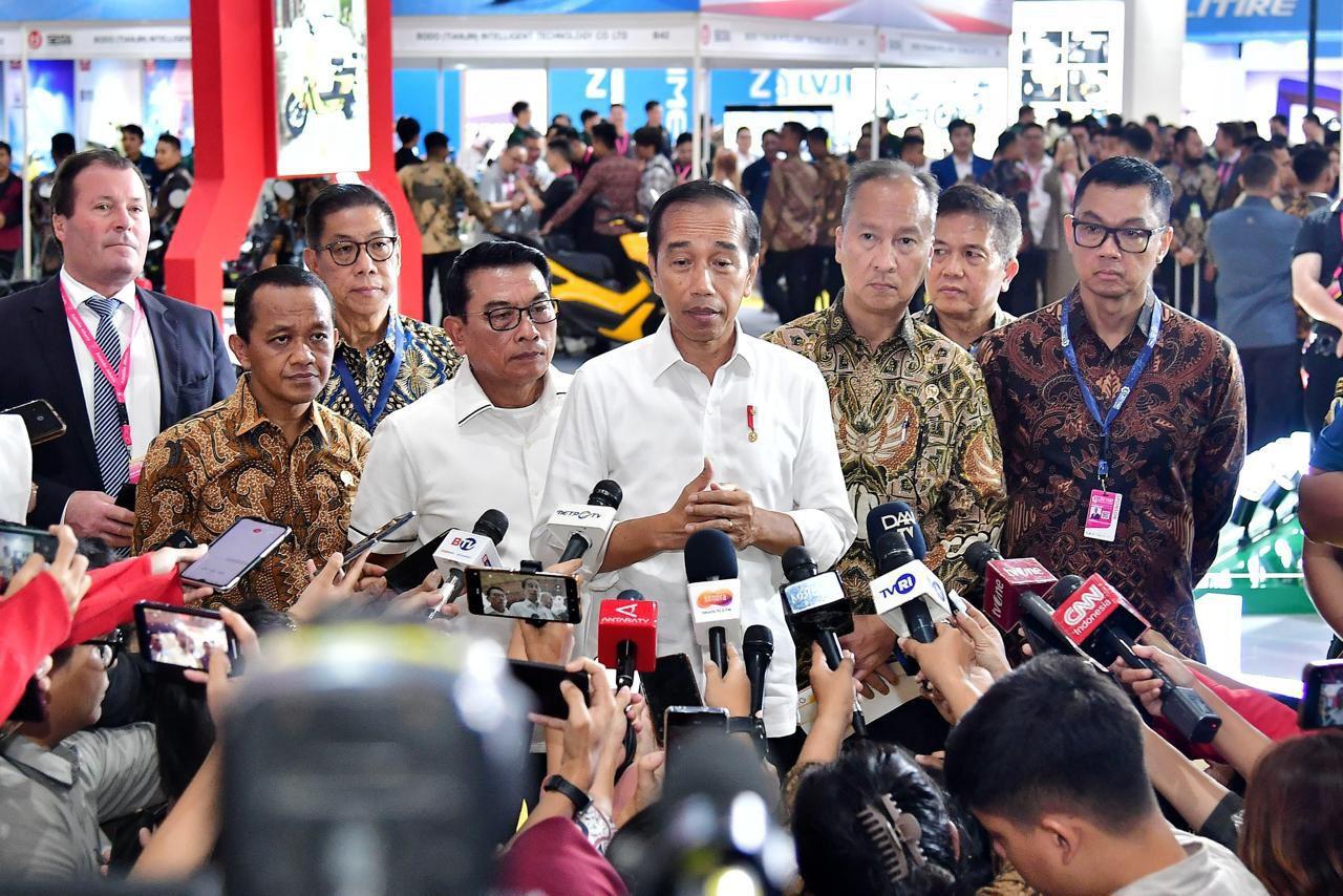 Pada-sesi-_doorstop_-dengan-media-Presiden-Republik.jpg