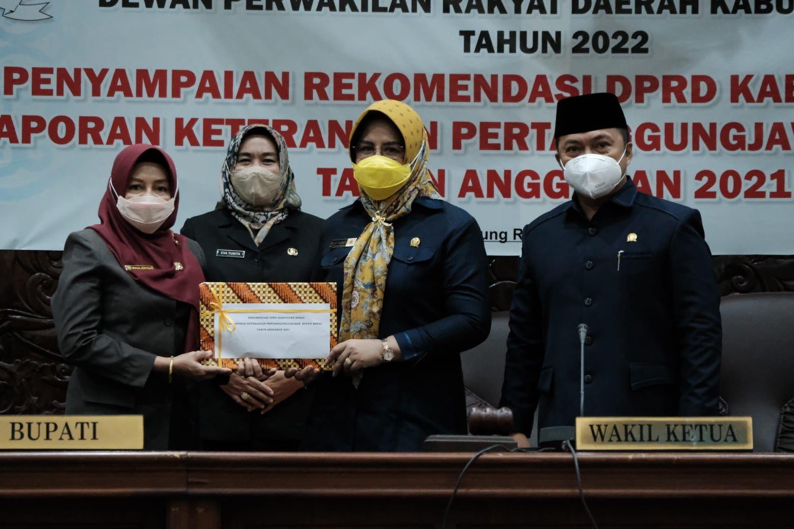 Paripurna-Penyampaian-Rekomendasi-DPRD-atas-LKPJ-Bupati.jpg